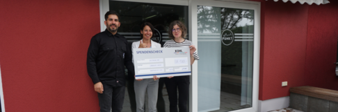 Kohl automobile GmbH und die Baderknechte überreichen einen Spendenscheck