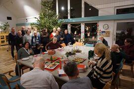 Geschenkeübergabe vom Jobcenter